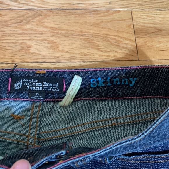 Volcom size 5 skinny straight jeans - Picture 3 of 3
